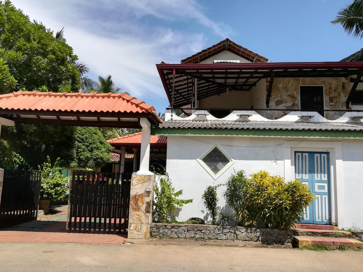 Hotel Sandara Тангалла Экстерьер фото
